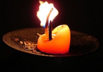 Berlian di Dalam Api Lilin