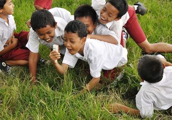 Kontrol Perilaku Anak Lewat Ponsel