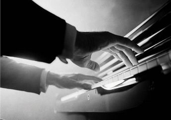 Alunan Denting Piano di Konser Pembuka 2013