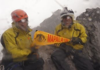 Perjuangan Tiga Hari demi Memanjat Puncak Trikora