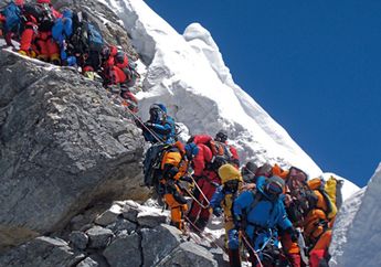 Berjejal di Everest