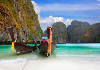 Langkah dan Angan Bergulir di Phi-Phi Island