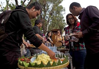 Pesta Kampung Panjang Untuk Setengah Abad Intisari