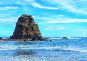 Bersantai Sejenak di Tanjung Papuma, Jember