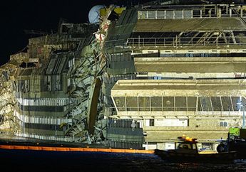 <em>Costa Concordia</em> Berhasil Dibalik