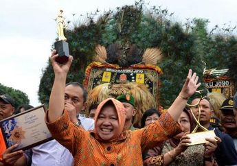 Ada Spekulasi Socrates Award yang Diterima Risma Tidak "Gratisan"