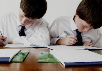 Mengapa Kemampuan Berbahasa Anak Lebih Baik?