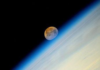 Beginilah Foto <em>Supermoon</em> yang Diabadikan dari Luar Angkasa