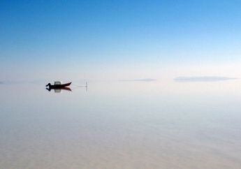 Di Iran, Danau Terluas Ini Terus Mengering