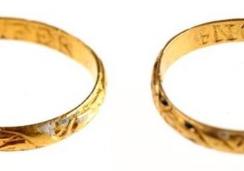 Cincin Umur Tiga Abad Bertuliskan Pesan Romantis