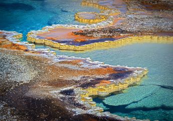 Sensasi Menjelajah Yellowstone
