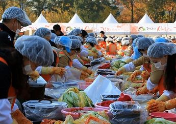 Berpartisipasi Membuat Kimchi di Kimjang Festival 2014