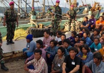TNI AL Tenggelamkan Dua Kapal Pencuri Ikan