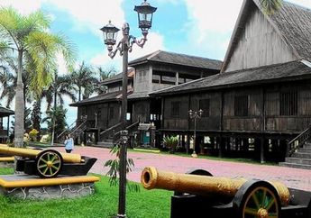 Menyusuri Istana Kuning di Kotawaringin Barat