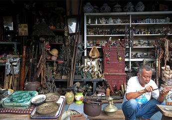 Pasar Triwindu: Jajakan Kenangan dan Sejarah
