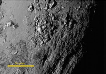 Pegunungan Es di Permukaan Pluto