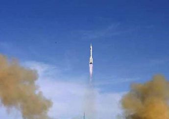 Tiongkok Luncurkan Dua Satelit ke Antariksa