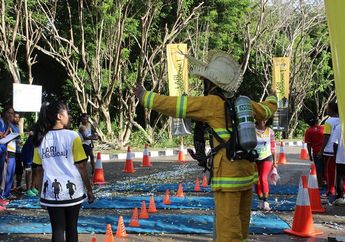Berlari Sambil Pakai Baju Unik, Pria Ini Diganjar Hadiah 3,5 Juta
