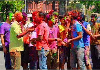 Makna di Balik Warna-warni Serbuk Festival Holi