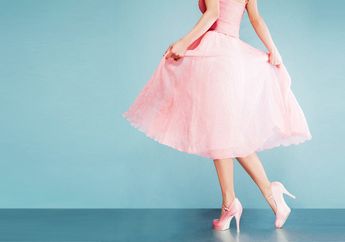 Mengapa Gaun Perempuan Tidak Berkantung? Ini Sejarahnya