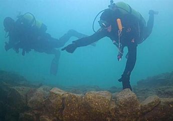 Benteng Turki Kuno Berusia 3.000 Tahun Ditemukan di Dasar Danau Van