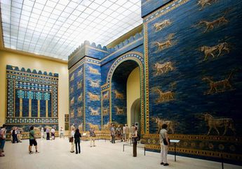 30 Tahun Penuh Pertanyaan untuk <i>Babylon’s Ishtar Gate</i>