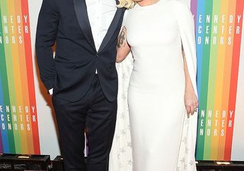 Lady Gaga dan Taylor Kinney Bertunangan!