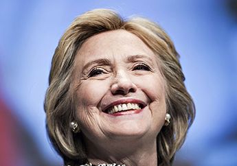 Hillary Clinton: "Kami Meninggalkan Gedung Putih Terlilit Utang"