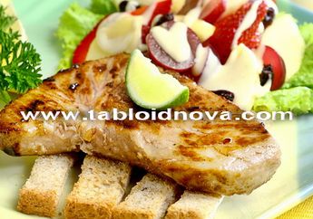Steak Tuna Salad Buah