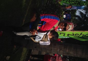 Tuntaskan Fun Walk Sambil Gendong Anak