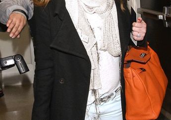 Duh! Lindsay Lohan Masuk Rumah Sakit Karena Chikungunya