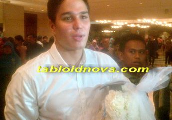 Temani Wisuda, Ada Apa dengan Mischa Chandrawinata dan Jessica Mila?