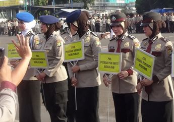 Seragam Jilbab Polwan Dari Kocek Pribadi