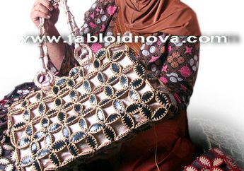 Perajin Sukses Sulap Limbah Kulit Jadi Tas dan Sandal Cantik (1)