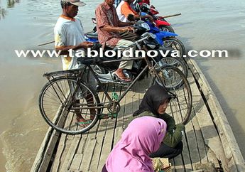 Tabrak Kayu Di Arus Deras, Perahu Pun Terempas (1)