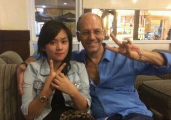 Foto Janda Daus Mini dan Pria Bule Beredar