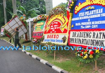 Pelantikan Presiden & Menteri: Pemilik Floris Pun Laris Manis (2)