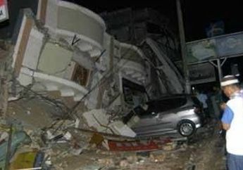Hotel & Mal Ambruk, Ratusan Orang Terkubur