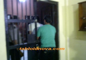 Roger Danuarta Bermanja-manja Dengan Sang Bunda Sebelum Ditahan