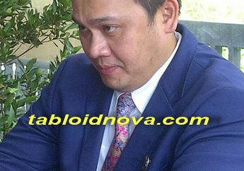 Farhat Abbas Ungkap Kedekatan Cut Tari Dengan Seorang Dirjen