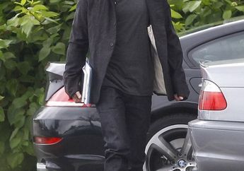 Wow! Seksinya Rambut Baru Brad Pitt