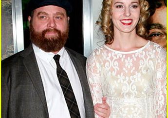 Zac Galifianakis Tinggalkan Festival Film Saat Istri Tengah Bersalin