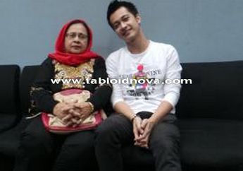 Paranoid, Sang Bunda Larang Eza Gionino Pacaran