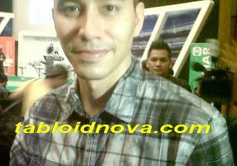 Pesan Darius Sinathrya Untuk Donna Agnesia