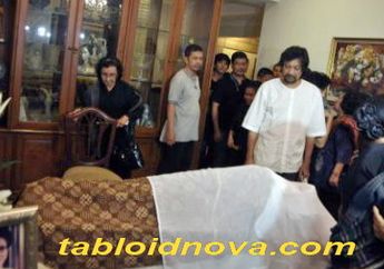 Keinginan Ully Artha Meninggal di Pelukan Suaminya Terwujud