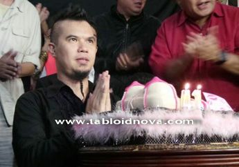 Ahmad Dhani Tak Tahu Siapa Pemberi Kue Ultah Bikini