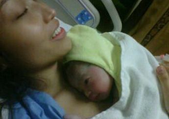 Dikaruniai Anak, Ayu Dewi dan Suami Siap Begadang