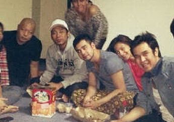 Beredar, Foto Wanda Hamidah Bergelayut Manja Di Punggung Raffi Ahmad