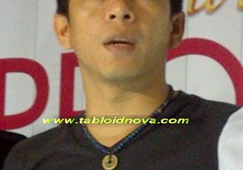 Ariel Jawab Kabar Hubungan Spesialnya Dengan Seorang Pramugari
