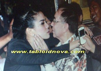 Ciuman Nikita Mirzani Dihargai 5 Juta Rupiah